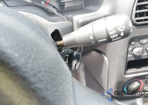 2002 Saturn S-Series Sl2 from USA, damaged, VIN 1G8ZK52772Z218812